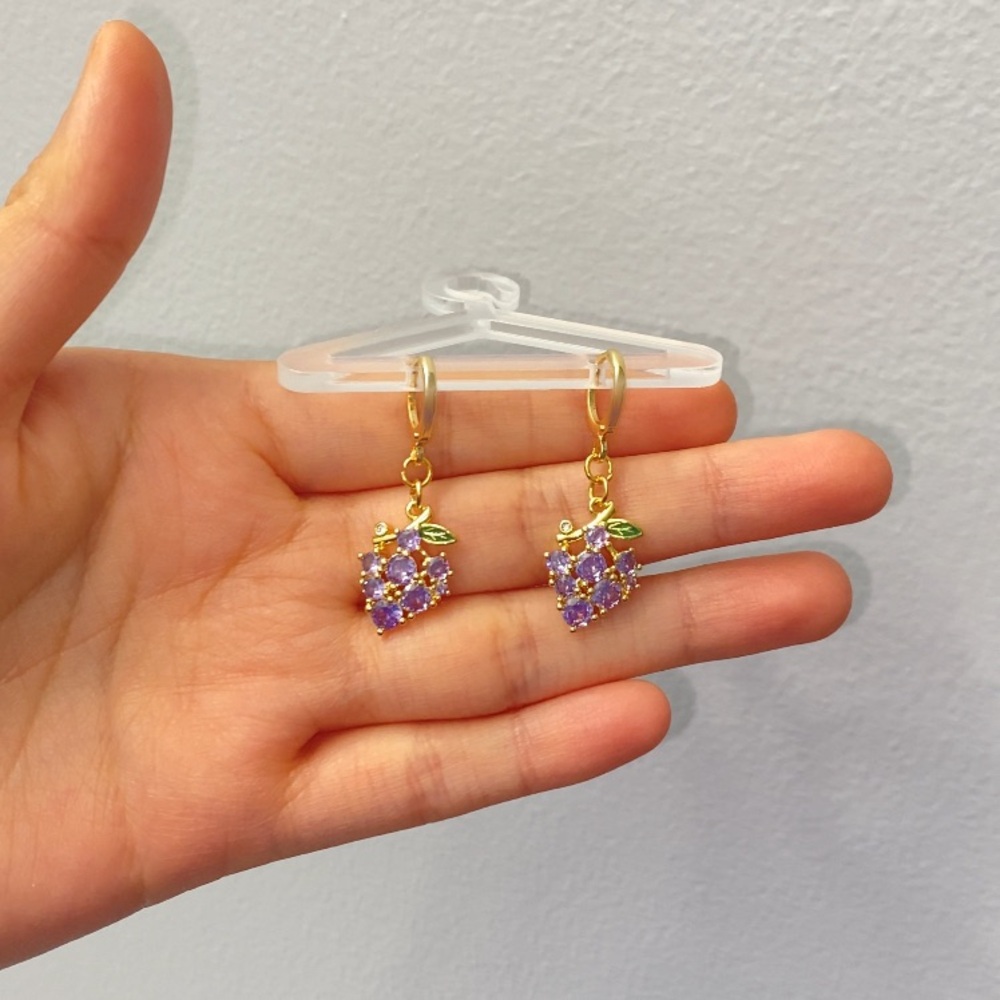 Dainty Grape Earrings 🍇